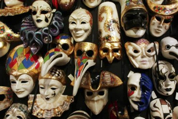 The Venetian Mask, the "Bauta"  as a political asset